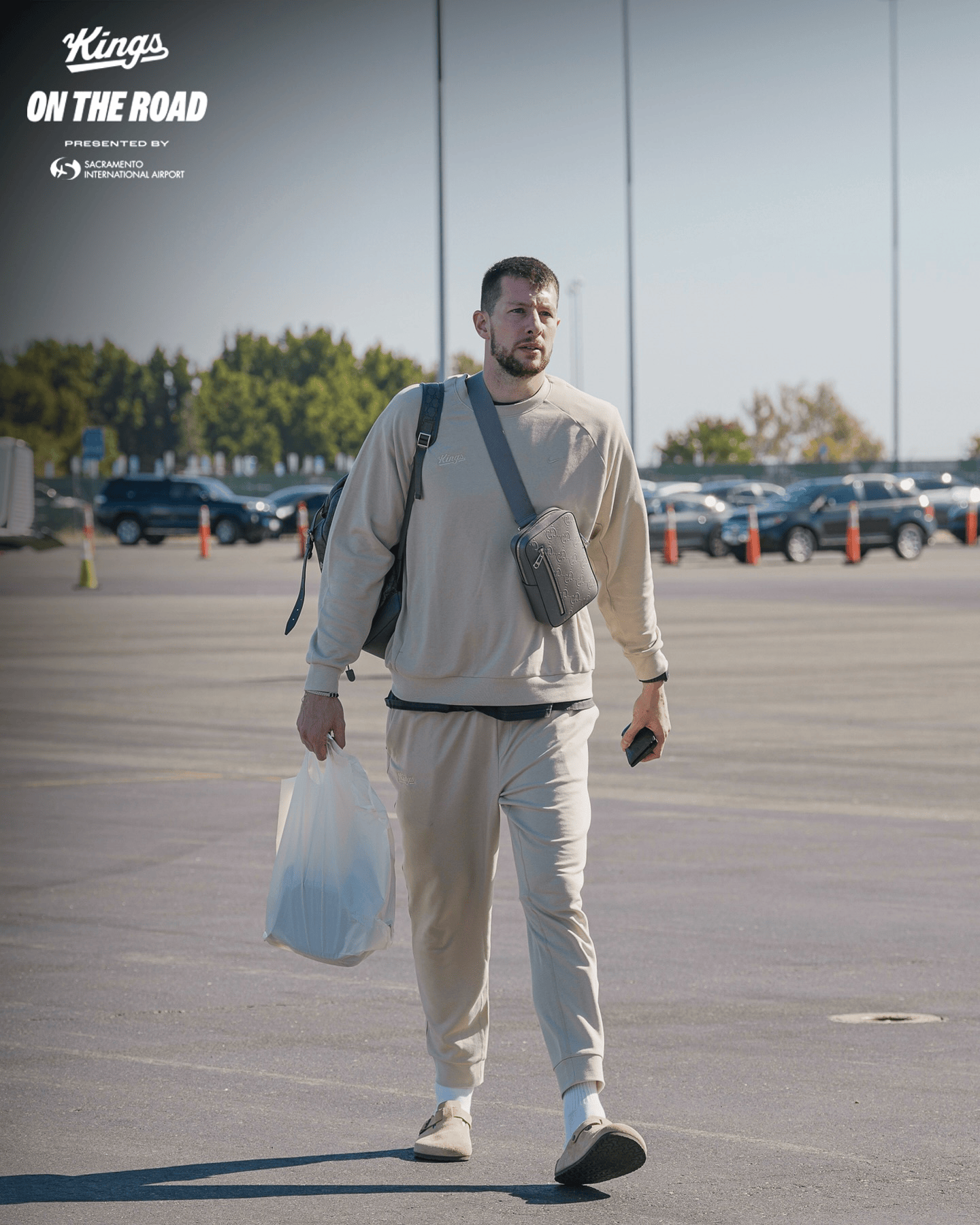 entit, 国王社媒分