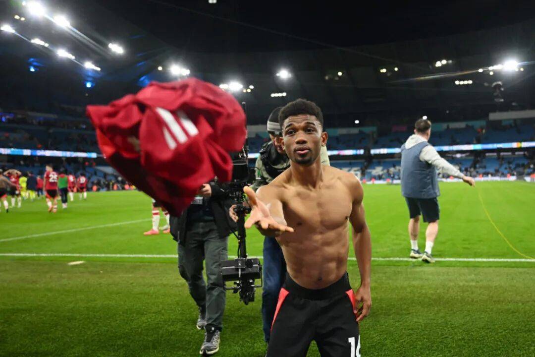 但数据耀眼, 年冬窗 但数据耀眼, 年冬窗