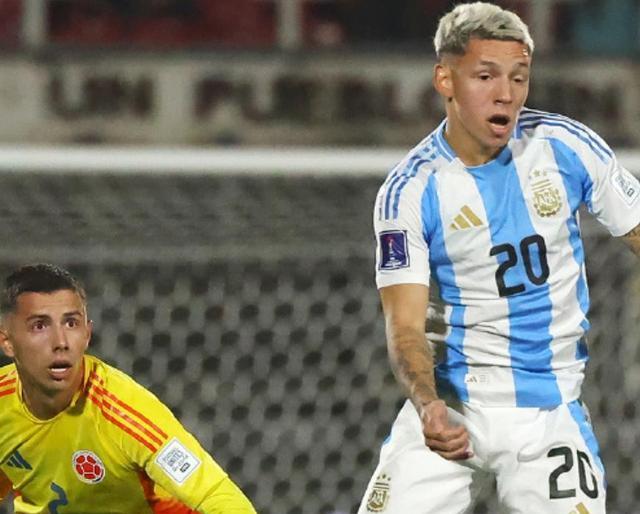 这支队伍中, 于阿尔瓦罗, 球员还作为 这支队伍中, 于阿尔瓦罗, 球员还作为